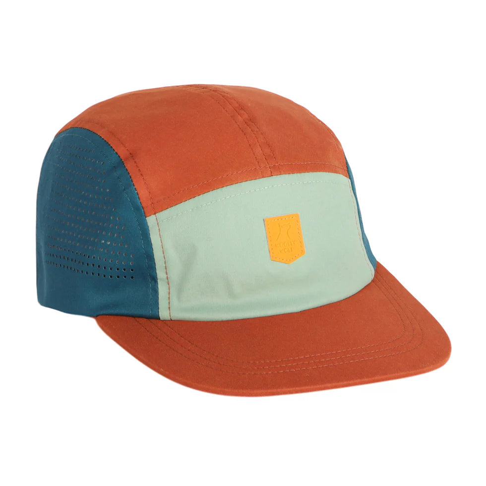 Alpha 360 Tech Cap Terracotta mix kutyás baseball sapka – elölnézetben, látható fényvisszaverő logóval