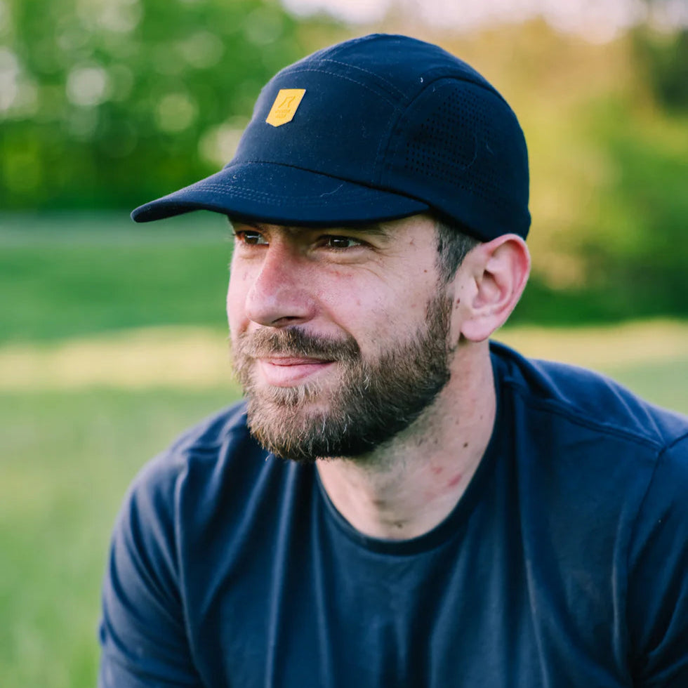 Alpha 360 Tech Cap - kutyás baseball sapka – viselés közben, szabadtéri környezetben