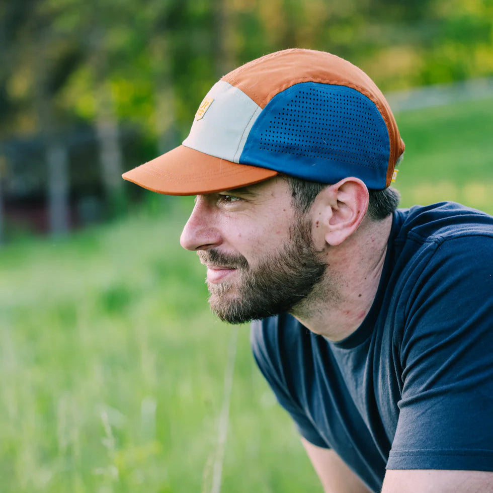 Alpha 360 Tech Cap Terracotta mix kutyás baseball sapka – viselés közben