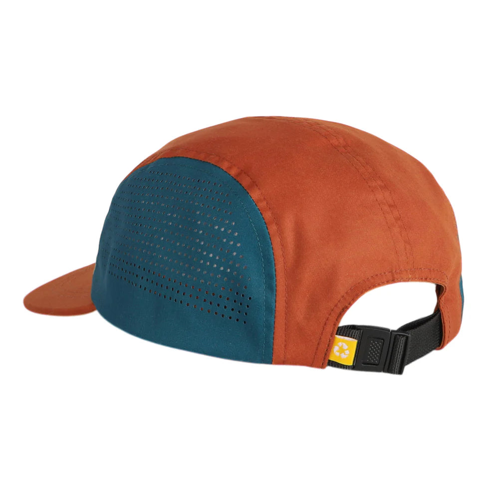 Alpha 360 Tech Cap Terracotta mix kutyás baseball sapka – oldalnézetben, kiemelve a szellőzőnyillásokat