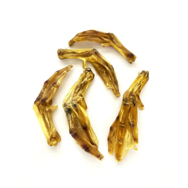 Szárított kacsaláb közelről, közepes keménységű, ropogós textúrával