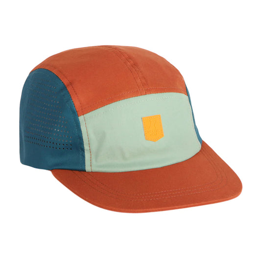 Alpha 360 Tech Cap Terracotta mix kutyás baseball sapka  – elölnézetben, látható fényvisszaverő logóval