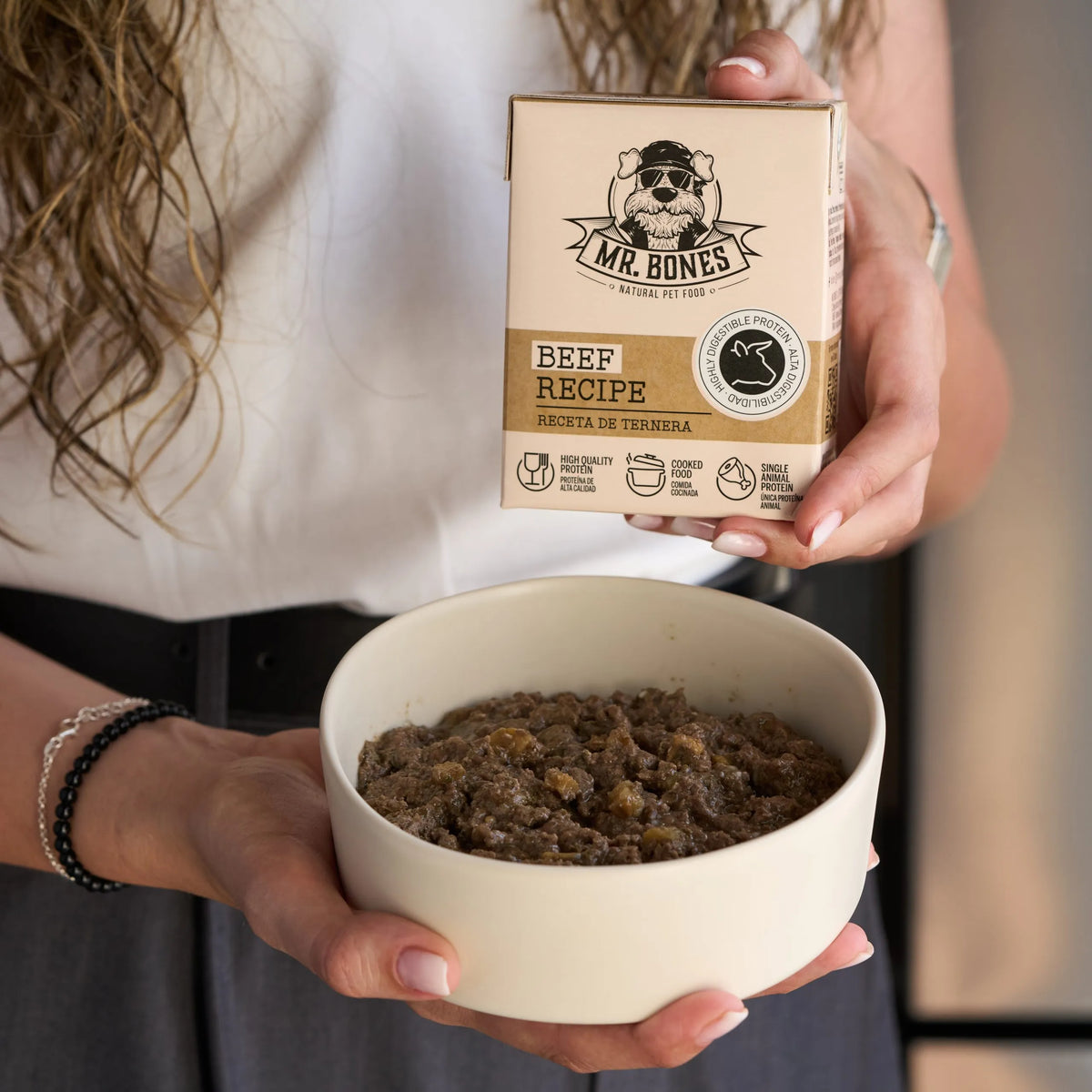 Teljes értékű főtt kutyaeledel 375 g-os Tetra Brick csomagolásban